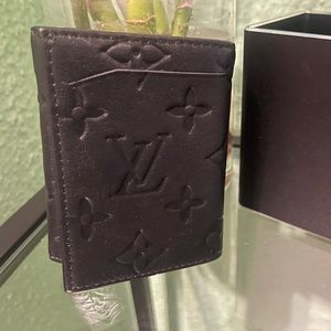 LV wallet pop up credit card. Used in great condition.